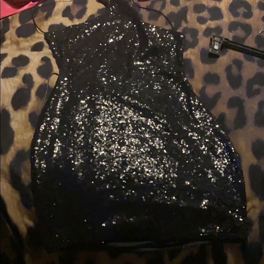 Dress - Picture 3 of 3